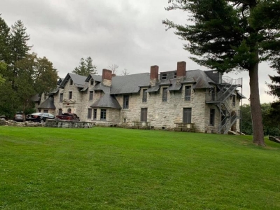 Reunion Main Hse Front